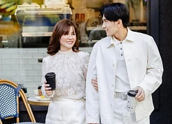 Ca sĩ Đan Trường tình tứ với vợ cũ, NSND Tự Long phấn khích gặp fan trên máy bay