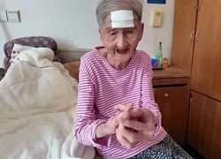 Cụ bà 98 tuổi dùng kéo cắt 'sừng trường thọ' trên trán, dẫn đến nguy kịch