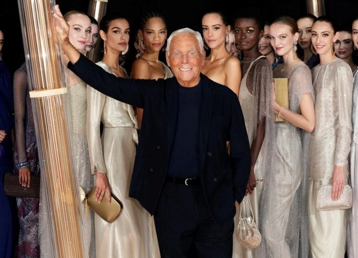 David - Victoria Beckham tiếc thương "ông trùm" Giorgio Armani, cả dàn minh tinh - thiên thần Victoria's Secret không khỏi bàng hoàng