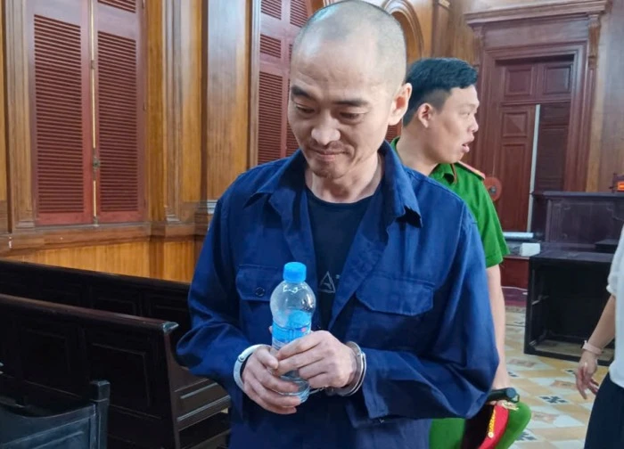 Dùng điện thoại quay lại cảnh trộm tiền trên máy bay, hành khách khiến tên trộm lộ diện
