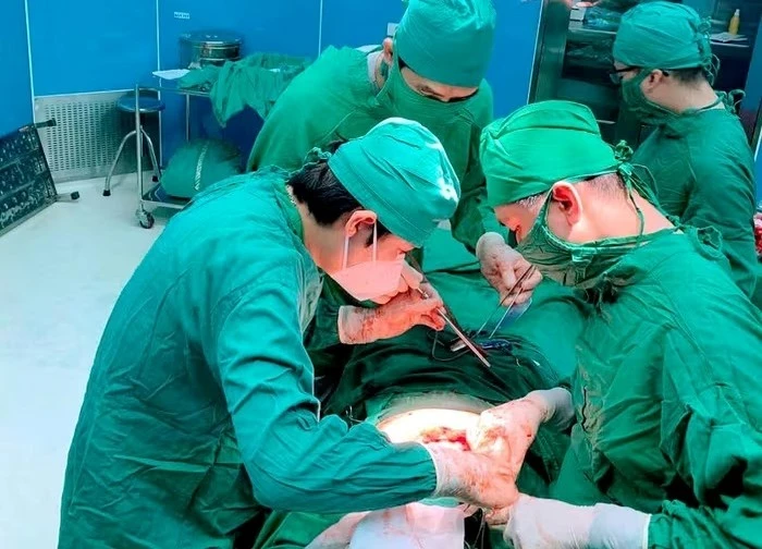 Kích hoạt báo động đỏ cứu cô gái bị vỡ gan, sốc mất máu