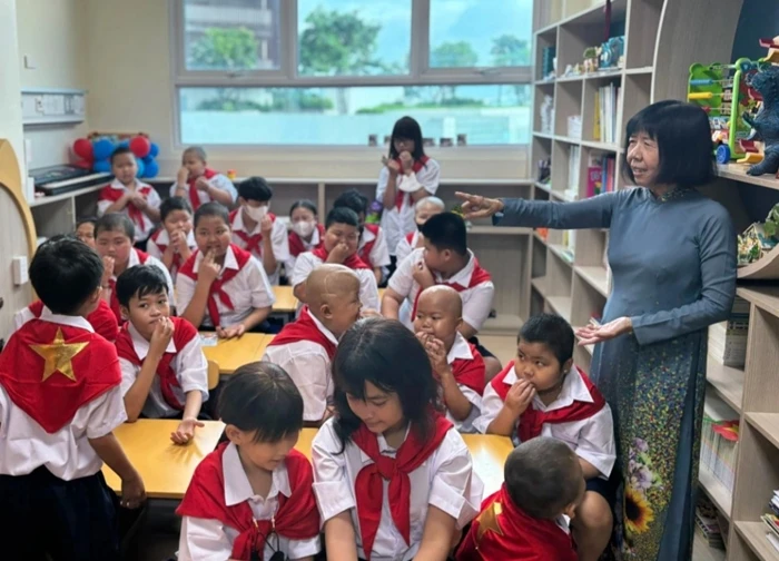 Lớp học đặc biệt ở TPHCM: Trẻ "ở lại" lớp càng lâu, cô giáo càng hạnh phúc