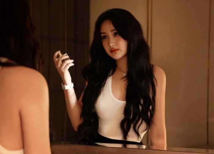 Mai Phương Thúy gợi cảm, MC Thảo Vân tươi cười đến thăm NSND Công Lý