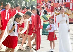 Mỹ Tâm nói gì về bé gái 7 tuổi hát Quốc ca ở Quảng trường Ba Đình?