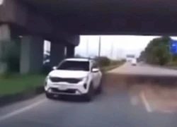 Phạt tài xế "liều mạng" lái ô tô đi ngược chiều cao tốc Hà Nội - Bắc Giang