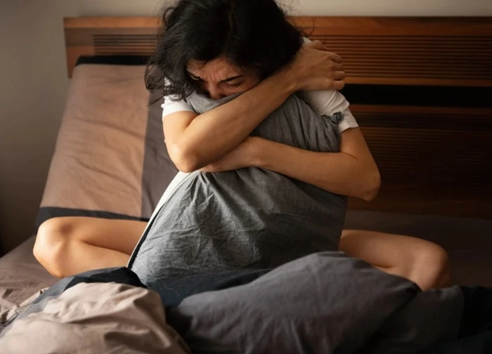 Tin nhắn giữa chồng và bạn thân hé lộ bí mật khiến vợ 5 năm không thể có con