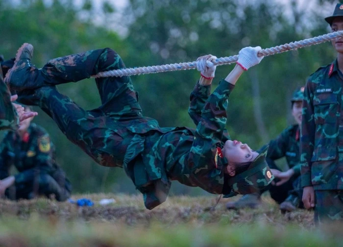 Trang Pháp ngất xỉu ở Sao nhập ngũ
