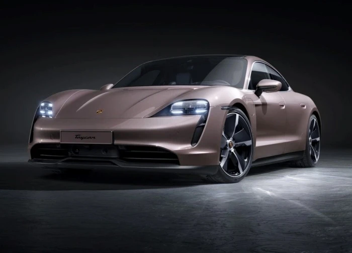 Xe điện Porsche Taycan bị triệu hồi tại Việt Nam do lỗi pin
