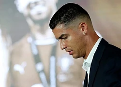 Xúc động khoảnh khắc Ronaldo ôm chầm lấy bố của cầu thủ xấu số Diogo Jota