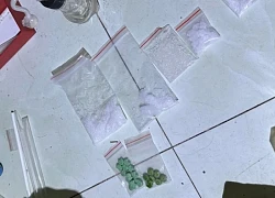 Bắt 2 đối tượng tàng trữ "hàng đá", lòi 14 xe mô tô nghi bị trộm