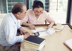Biết vợ chồng con trai định vay tiền mua ô tô, bố mẹ gọi điện thông báo một tin khiến các con vỡ òa