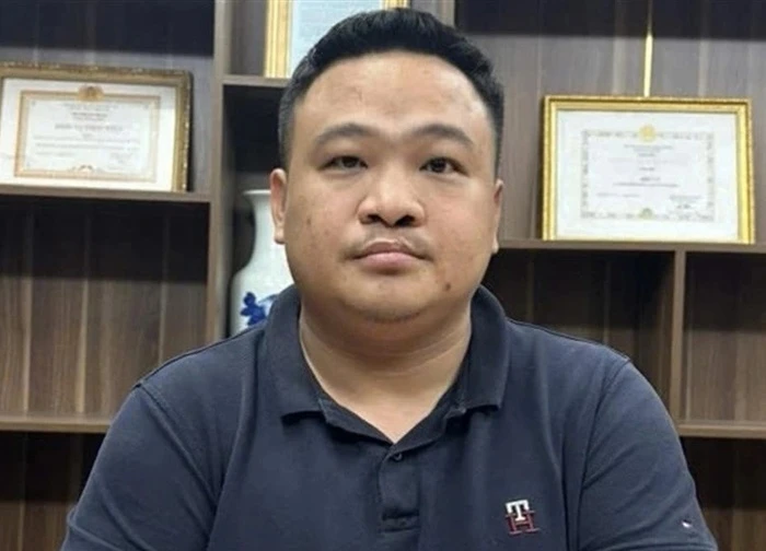 Kẻ cầm đầu ổ nhóm lừa đảo bằng chiêu thức mời nhận quà bị khởi tố thêm tội danh