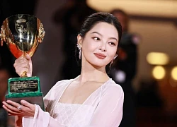 Mỹ nhân đang làm bẽ mặt Lưu Diệc Phi và nửa showbiz bị cô lập đến thương, hóa ra đây là mặt tối tàn khốc của Cbiz!