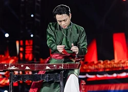 NSND Tự Long lẫn SOOBIN biểu diễn trong im lặng, concert Chông Gai D-7 liên tục gặp sự cố âm thanh khiến fan than trời