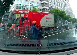 Tài xế đập phá kính xe, tấn công đồng nghiệp trên đường ở TPHCM