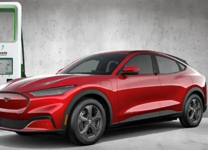 Xe điện Mustang Mach-E bán chạy hơn Mustang xăng