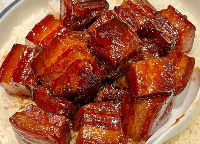 4 bước bắt buộc cho món thịt kho tàu trong mướt, dẻo mềm