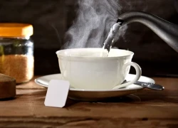 Tác dụng của việc uống nước ấm sau ngủ dậy và những thực phẩm nên tránh khi bụng đói