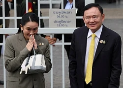 Cha con ông Thaksin lên tiếng sau phán quyết của tòa