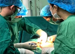 Cứu sống hai mẹ con do xuất huyết buồng ối hiếm gặp