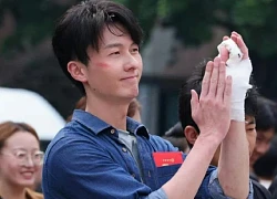 Diễn viên Vương Hạo Tín nứt xương sườn, đau đến khó thở khi đóng cảnh hành động