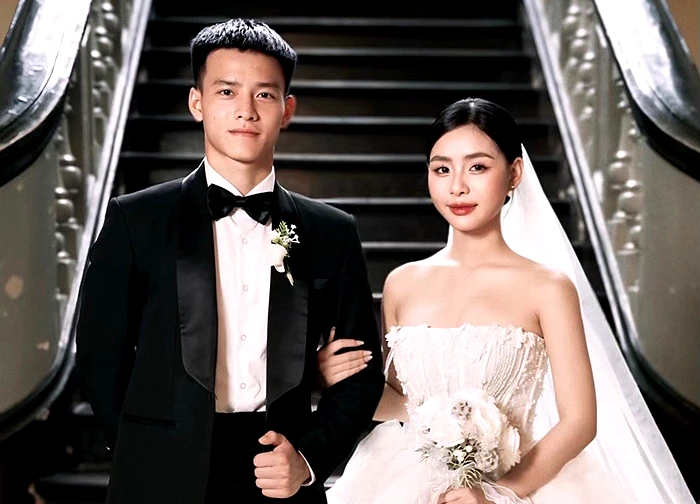Hotboy U23 Việt Nam đời thường: Visual cực điển trai, đã lấy vợ và làm bố năm 22 tuổi
