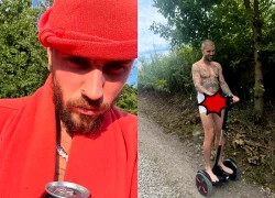 Justin Bieber làm sao nữa vậy: Ra đường mặc mỗi đồ lót, đến giày dép cũng chẳng xỏ!