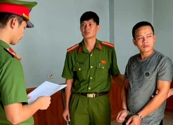 Khởi tố người cha bắt 2 con quỳ nhiều giờ, bạo hành rồi quay video gửi vợ