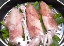 Mực tươi đem hấp hay luộc sẽ ngon hơn?