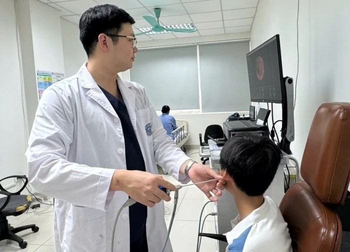 Tai nạn hi hữu: Bệnh nhi nuốt đỉa, nhét ngọc trai vào tai