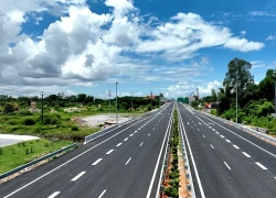 Tài xế bị phạt 13 triệu đồng vì dừng ô tô sai quy định trên cao tốc