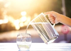 Uống nước nhiều có hại thận không?