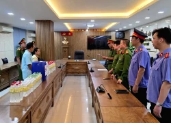 Cặp vợ chồng ở Đà Nẵng làm giấm bẩn từ a-xít và nước giếng, hơn 1.000 lít/ngày
