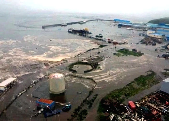 Động đất mạnh kéo theo cảnh báo sóng thần ở bán đảo của Nga