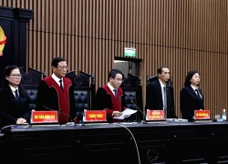 Cựu thẩm phán tuyên án theo số tiền người nhà bị cáo đưa?