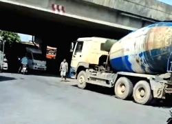Điều tra vụ nữ sinh lớp 10 tử vong sau va chạm với xe bồn ở Hà Nội