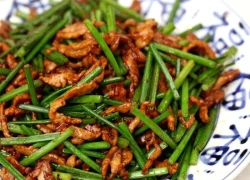 Không ngờ thịt lợn xào với lá này trở thành món ngon, còn bổ cả gan, thận