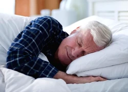 Mắc chứng 'lạ tai' liệt đêm thứ 7 vì thói quen dùng tay gối đầu khi ngủ