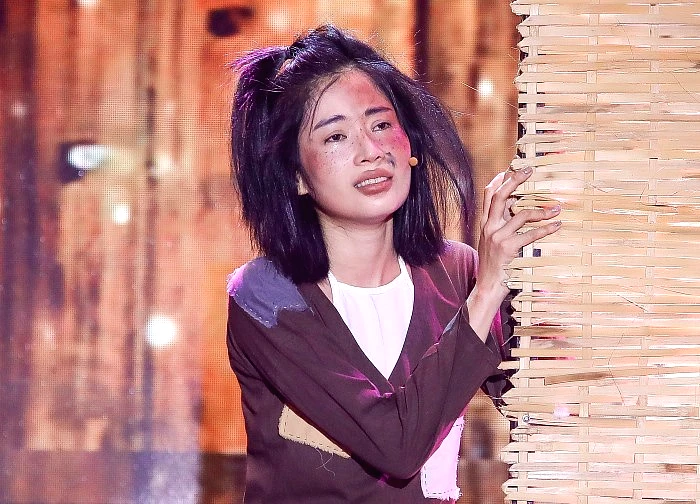 Nam Anh 'xấu lạ', được khen bứt phá khi hát bolero