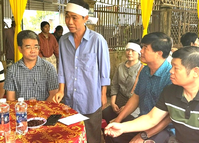 Phó Chủ tịch Đắk Lắk thăm hỏi gia đình nạn nhân vụ thảm án 3 người tử vong