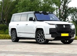 SUV dài 5,4 mét, công suất 1.180 mã lực, công nghệ tối tân, giá hơn 4,7 tỷ đồng