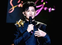 Dược sĩ Tiến hát như muốn nhai cả mic, biểu cảm dọa ma khiến netizen phát hoảng!