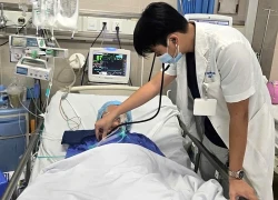 Hà Nội: Uống nhầm thuốc cai nghiện, cụ bà nguy kịch không thể tự thở