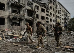 Nga "tất tay" cho trận đánh quyết định vào pháo đài miền Đông Ukraine