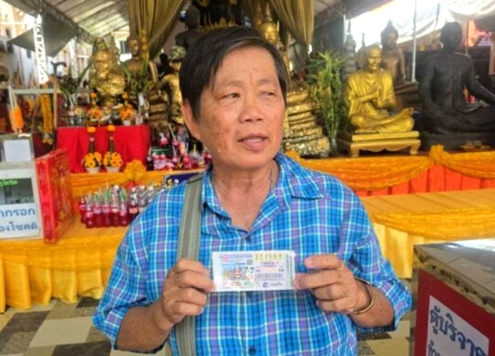 Người phụ nữ bán vé số trúng 6 giải liên tiếp nhờ ế hàng