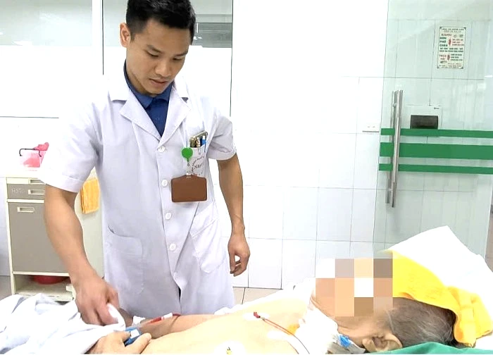 Nguy hiểm tính mạng vì khối phì đại tuyến tiền liệt nặng gần nửa ký