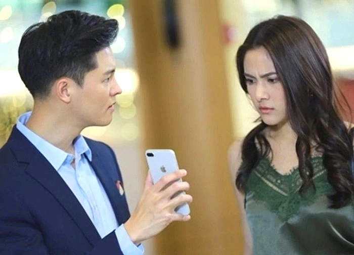 Nhận được tin nhắn "cầu xin" từ người lạ, bạn trai vội vã chia tay tôi