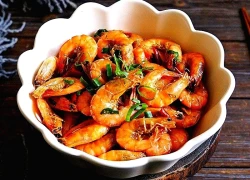 Rang tôm, đừng quên cho thêm nguyên liệu này, tôm không chỉ giòn ngon ngọt, chắc thịt lại còn lên màu đỏ đẹp