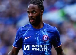 Sterling 'làm khổ' Chelsea