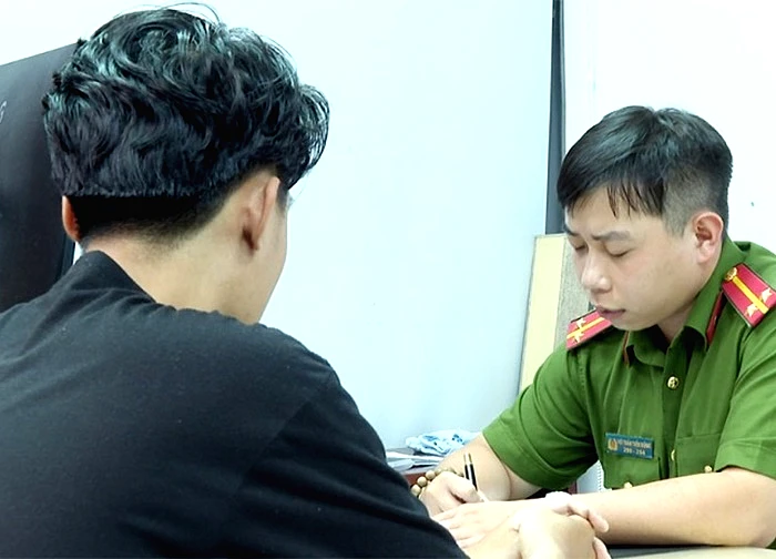Tân sinh viên suýt mất 450 triệu đồng khi bị "bắt cóc online"